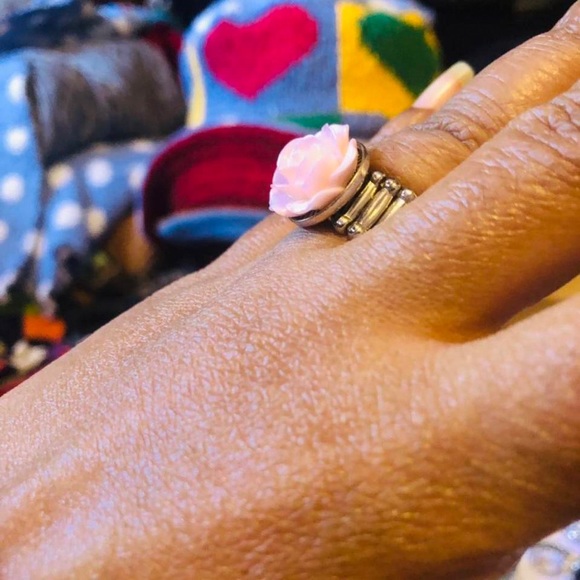 PINK ROSE STRETCHY RING - Picture 4 of 4